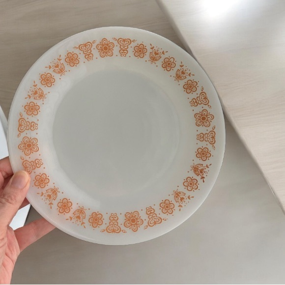 Termo Rey Milk Glass Dinner Plate Butterfly Gold Design Pyrex Style Pattern 9" D - Picture 2 of 4